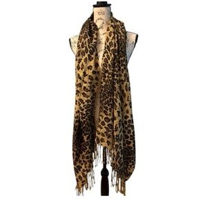 Knit leopard print scarf. Soft fabric, fringe, black, brown snd tan. Pashmina